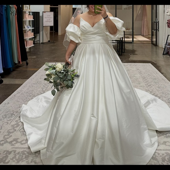 Mori Lee White Wedding Dress - NWT